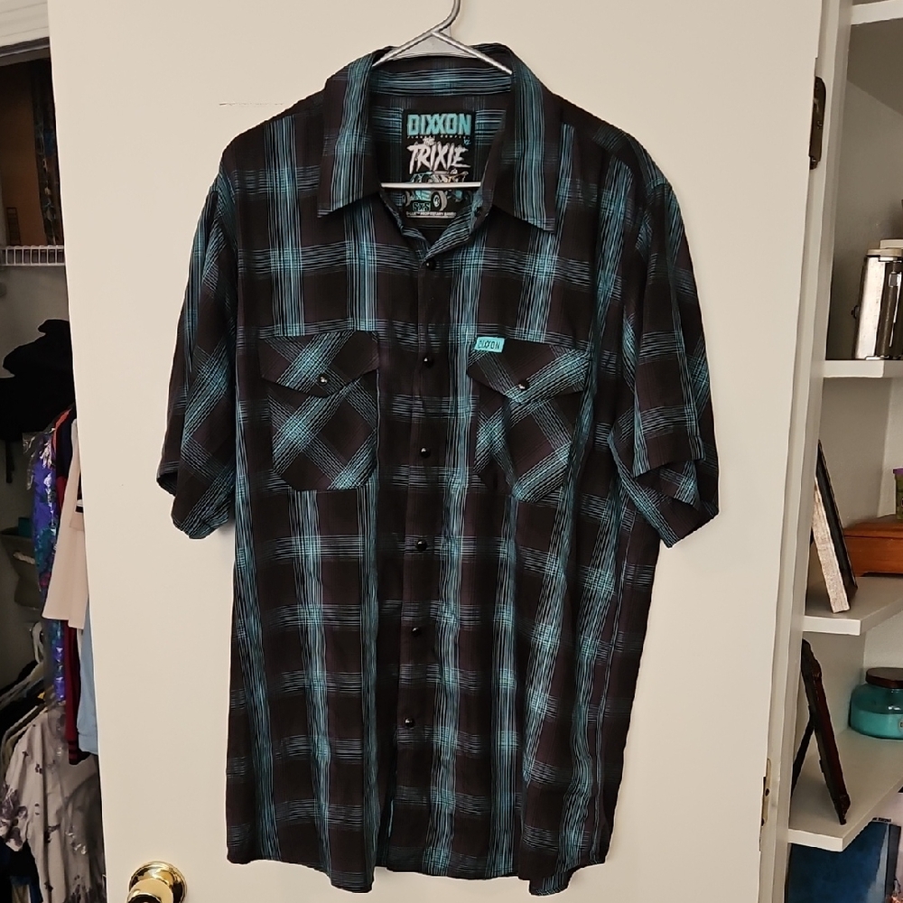 DIXXON Black & Teal Plaid Short-Sleeve Button-Down Shirt
